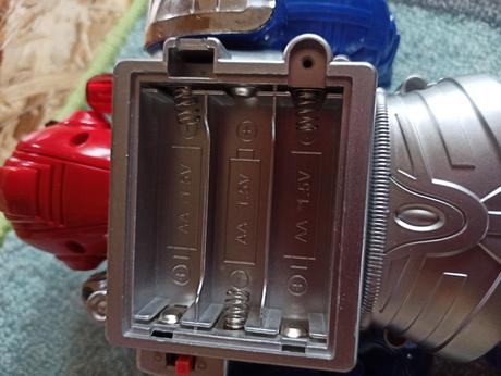 Bojovník - vydává zvuky, 