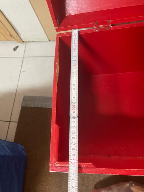 Dřevěná truhla dětská třeba na hračky,