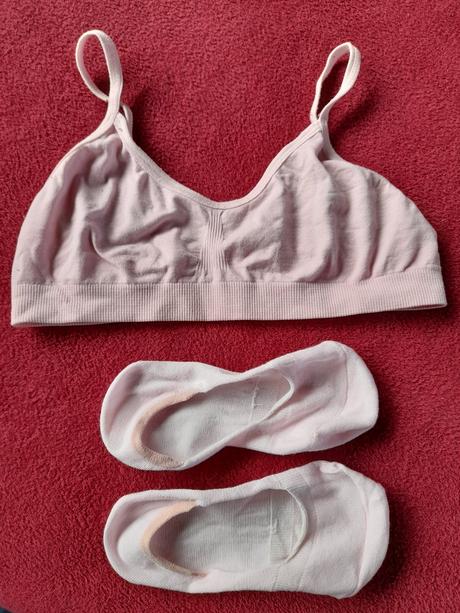 Podprsenka růžová a ťapky, 116