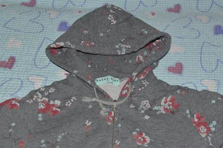 Šedá mikina s kapucí - květinový potisk, 116