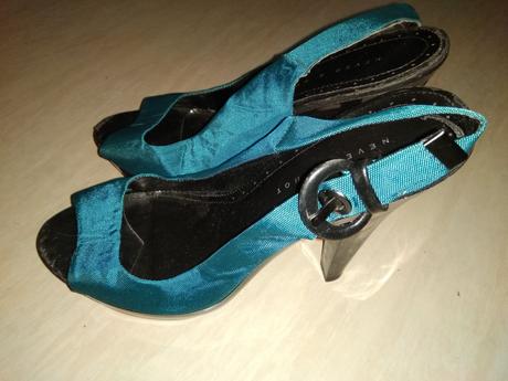 Boty never 2 hot 40, 40