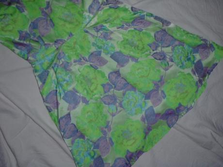 Luxusní zelené květované šaty, 170