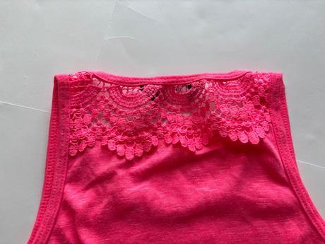 Tílko krásné neonové barvy s kraječkou - v.7/8 let, primark,128