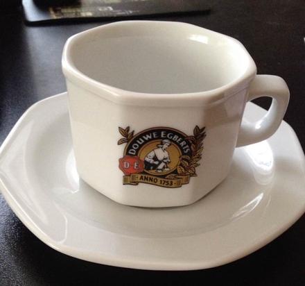 Kávový hrneček s podšálkem s logem, 