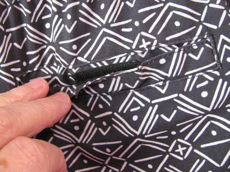 Černé pružné dámské šortky se vzorem, decathlon,42