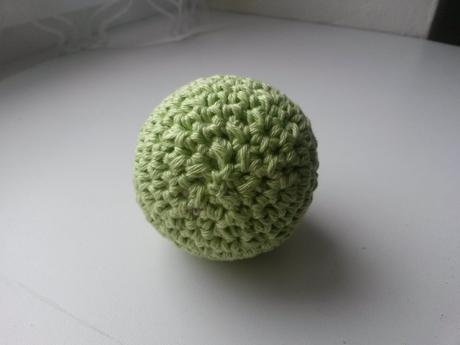 Háčkovaný míček 6,5 cm,