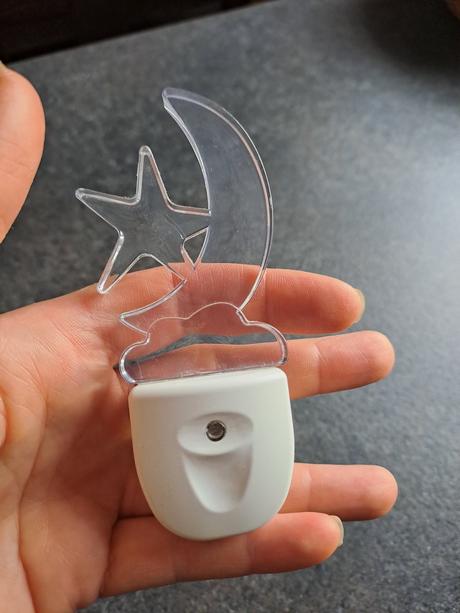 Noční led světlo do zásuvky se světelným senzorem,