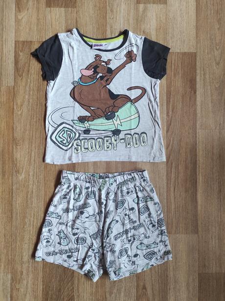 Kraťasové pyžamo, 122