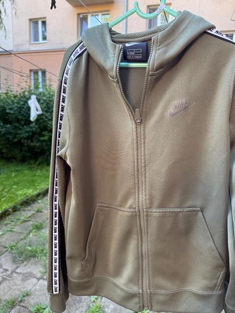 Mikča, nike,158