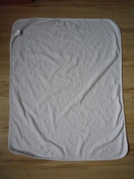 Bílá lehká jemná deka,