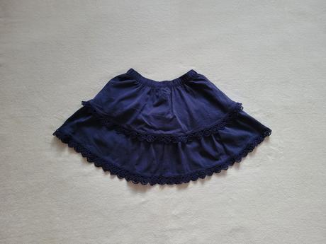 Sukně se zdobenými volánky, lupilu,110
