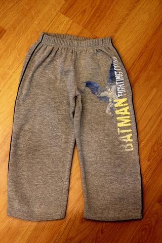 Tepláky batman šedé vel. 110-116, 110