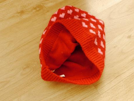 Cepice vyteplena flesem se srdickami 110/128, h&m,110