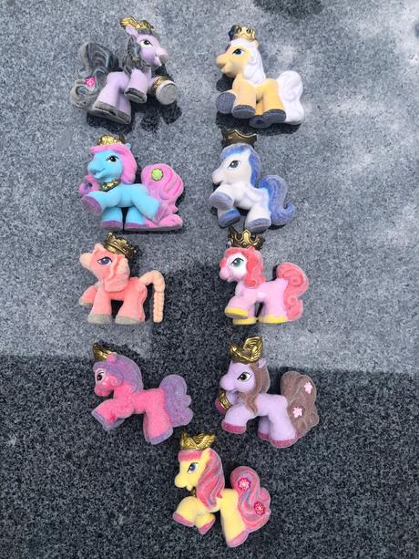 9 konicku filly s korunkou,