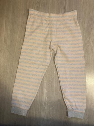 Pruhované tepláky, 104