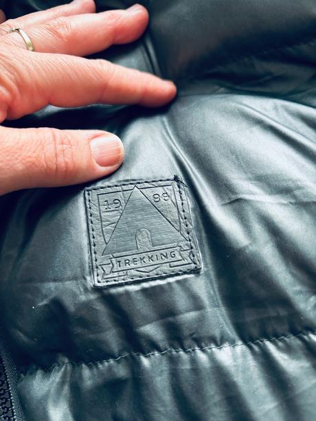 Bunda zimní šedé barvy - v.7/8 let, 128