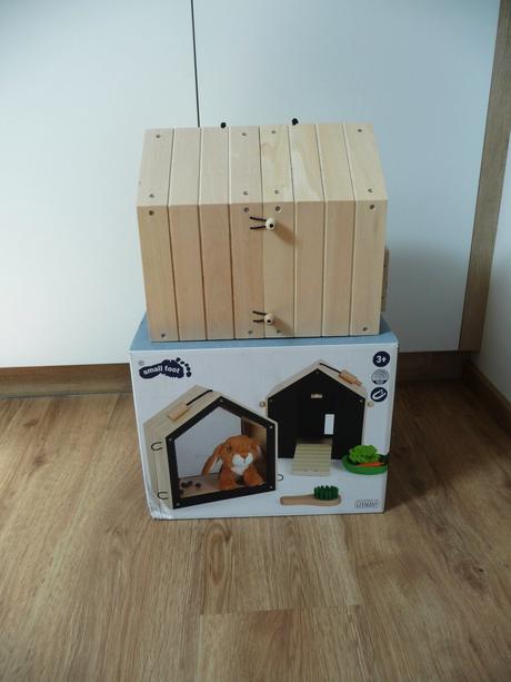 Nové small foot plyšový králík v králíkárně+výběh,