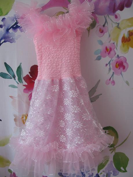 Krásné růžové šatičky s volánky, 92