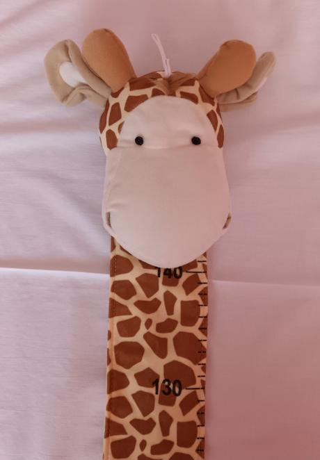 Látkový dětský metr na zeď žirafa, 