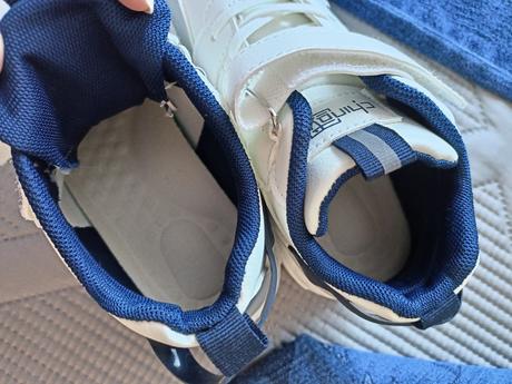 2x nové džíny s tenisky, 128/134, 128 / 134