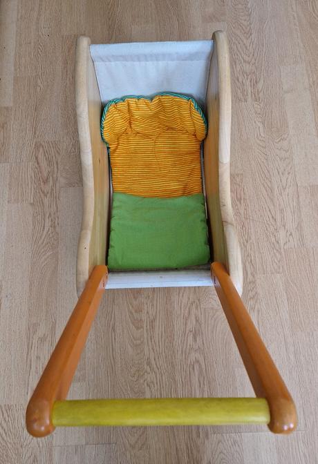 Dřevěný vozíček pro panenku, 