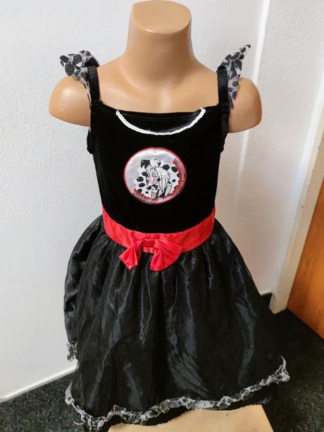 Šaty cruella, 