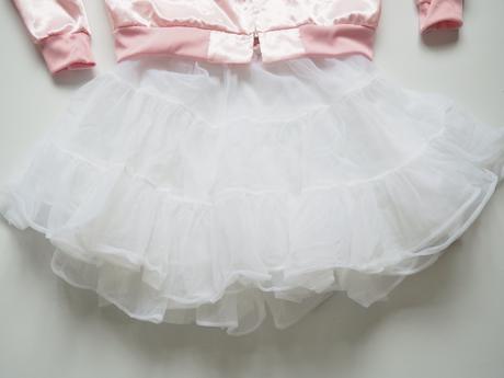 Kostým grase pomáda vel 146,