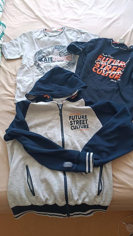 Komplet mikina a trika, 170