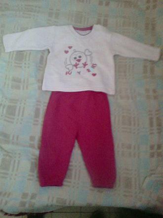 Dvě teplákové soupravy, 74