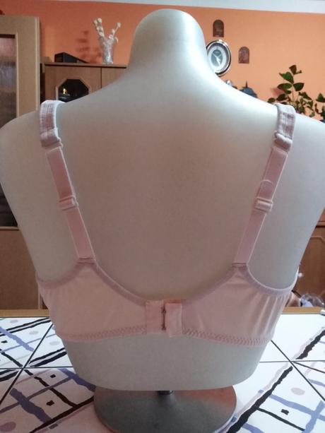 Béžová podprsenka s kosticemi, 75d