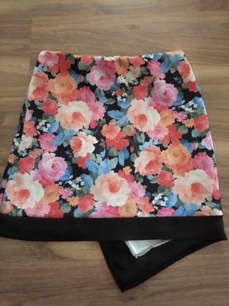 Sukně s motivem květin, atmosphere,l