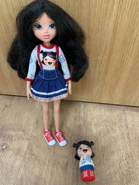 Bábika - školáčka s vlastnou bábikou, 