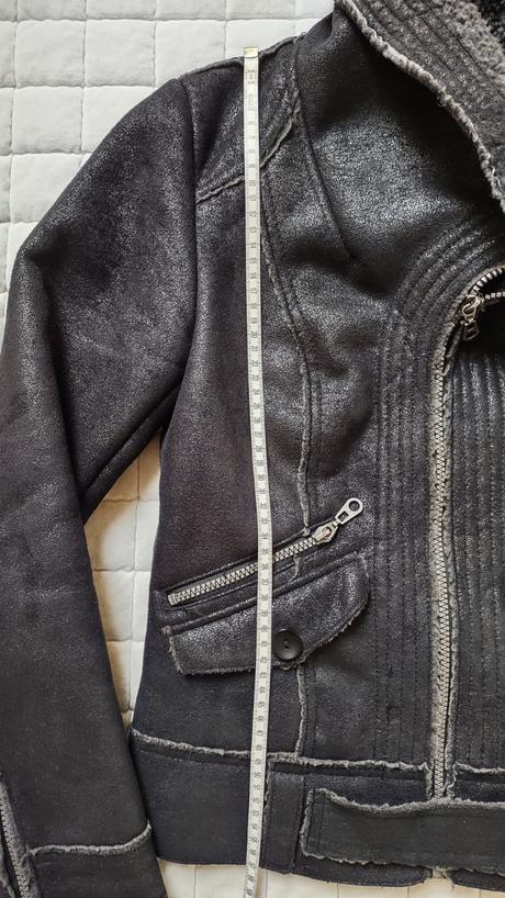 Černá bunda s kožíškem, clockhouse,s