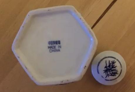 Čínská porcelánová doza, 