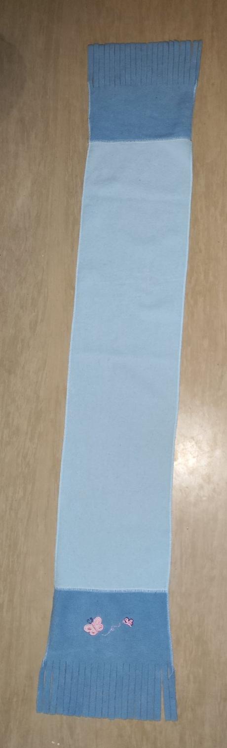 Šála s motýlky (123 cm), 