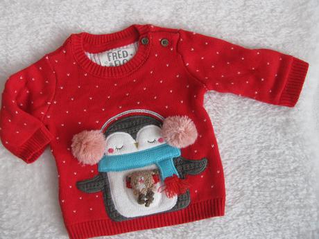 Krásný červený svetřík s tučňákem, f&f,56