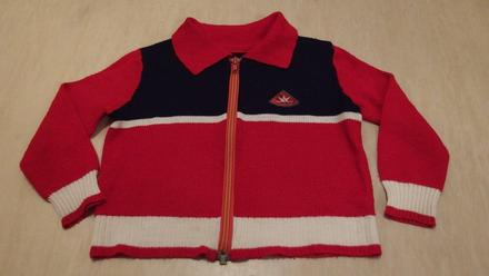 Červeno modro bílý svetr, 98