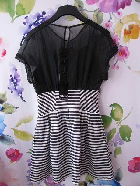 Krásné černobílé šaty s kolovou sukní only, only,xs