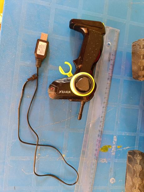 Auto na dálkové ovládání oranžové,