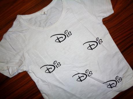 Bílé tričko s nápisy, 110