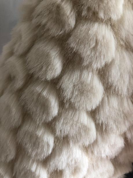 Kremovy - bily plyšový sal, h&m