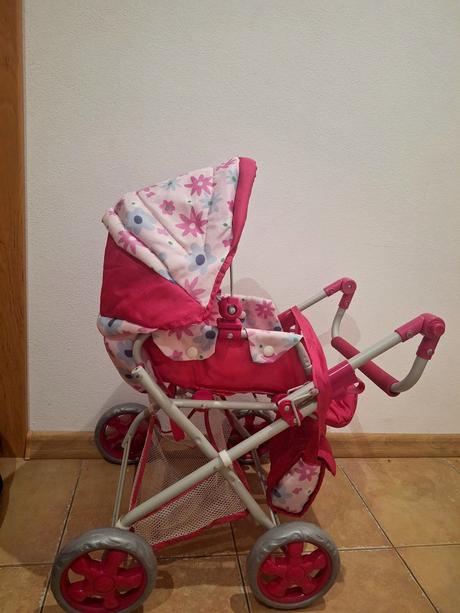Dětský kočárek s panenkou, 