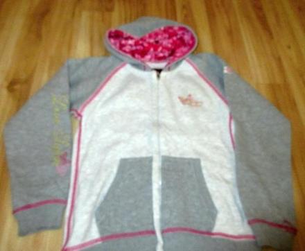 Mikina s motýlkem, 146