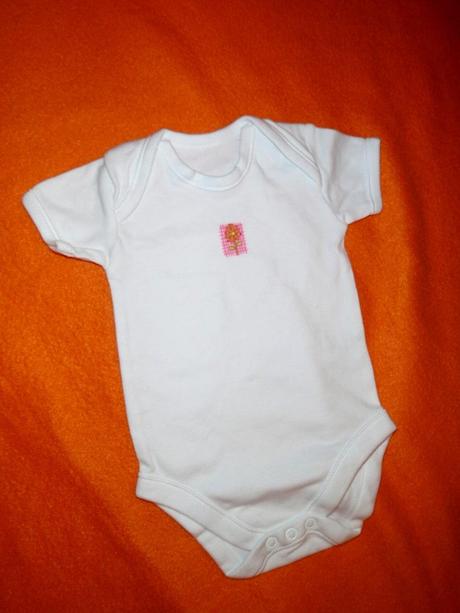 Krásné fialové vyšívané body + bílé body, early days,62