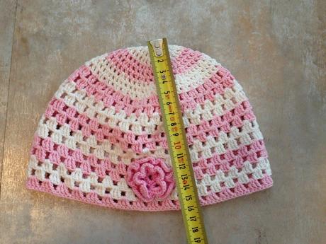 Háčkovaná jarní čepička růžová bílá kytička 1 rok , 86