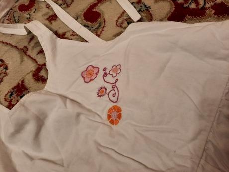 Šatičky s výšivkou, 140