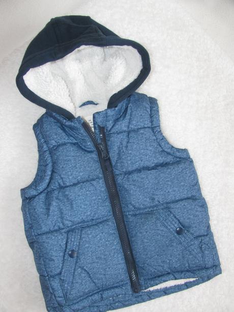 Prošívaná zateplená vesta s kapucí s vnitřní kožeš, f&f,86