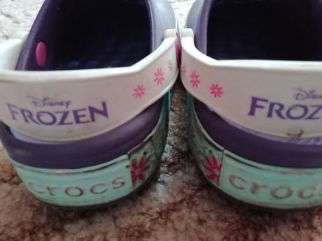 Cross svítící nošené 23-24-stelka cca 15cm, 23