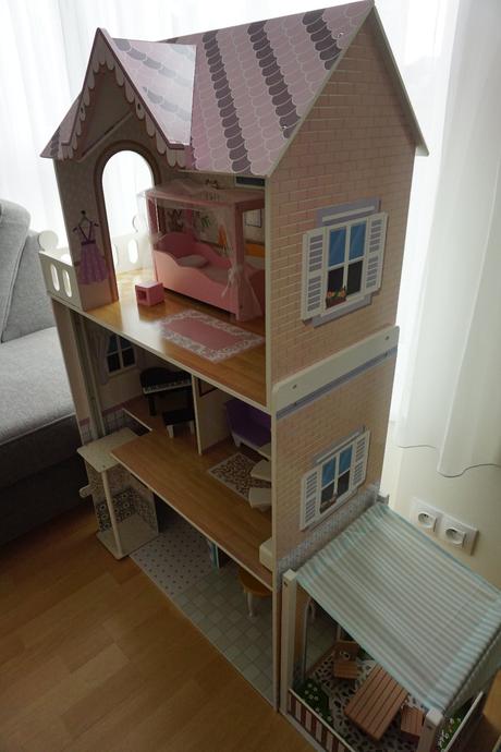 Woody domeček pro panenky s výtahem,