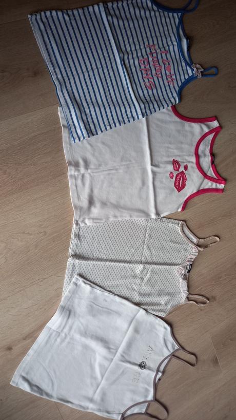 Tílka vel. 134 bílé s proužky zn. tezenis, tezenis,134